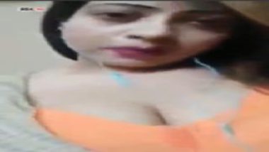 Horny Bengali Bhabhi Showing Huge Boobs On Video Call