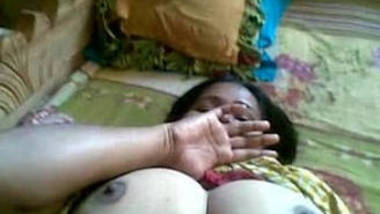 desi aunty exposing tits and pussy